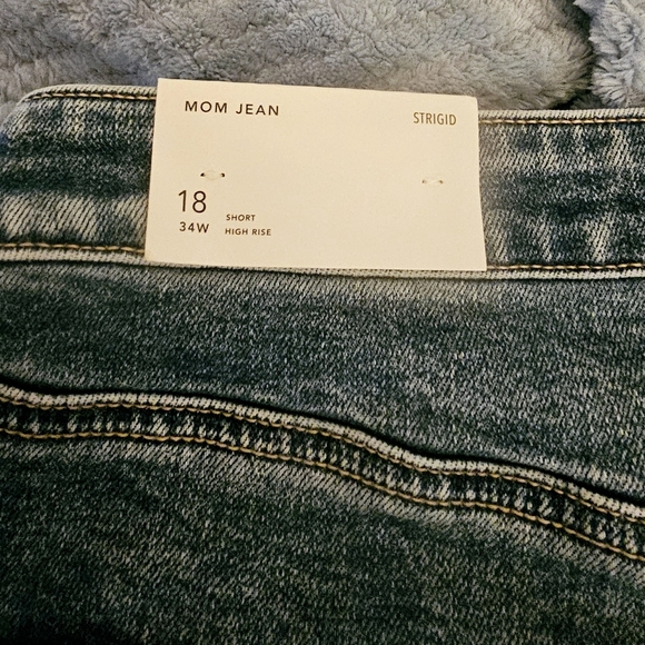 American Eagle Strigid Mom Jeans 👖 - Picture 5 of 9